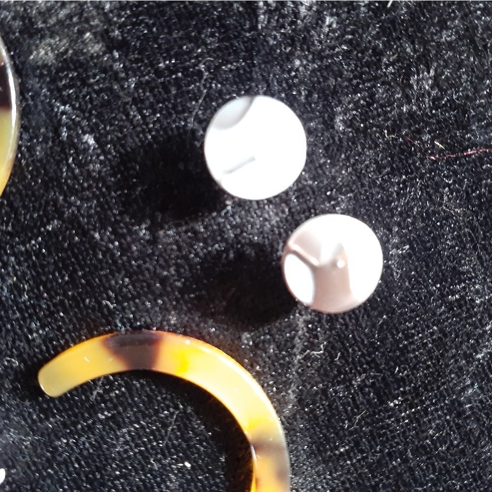 FASHION EARRINGS- TEN - Picture 2 of 7